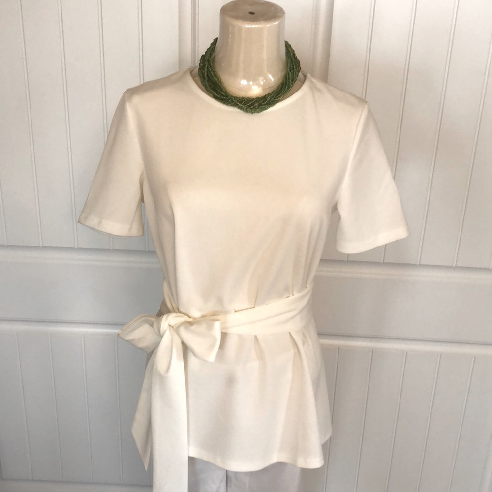 NWOT White, tie front, short sleeved top.